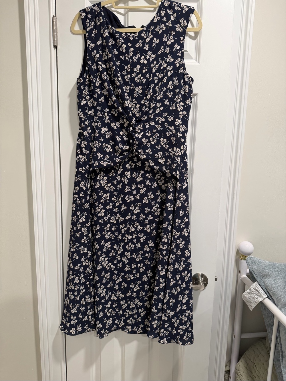 Lauren Ralph Lauren Navy and Ivory Floral Twist-Front Sleeveless Dress